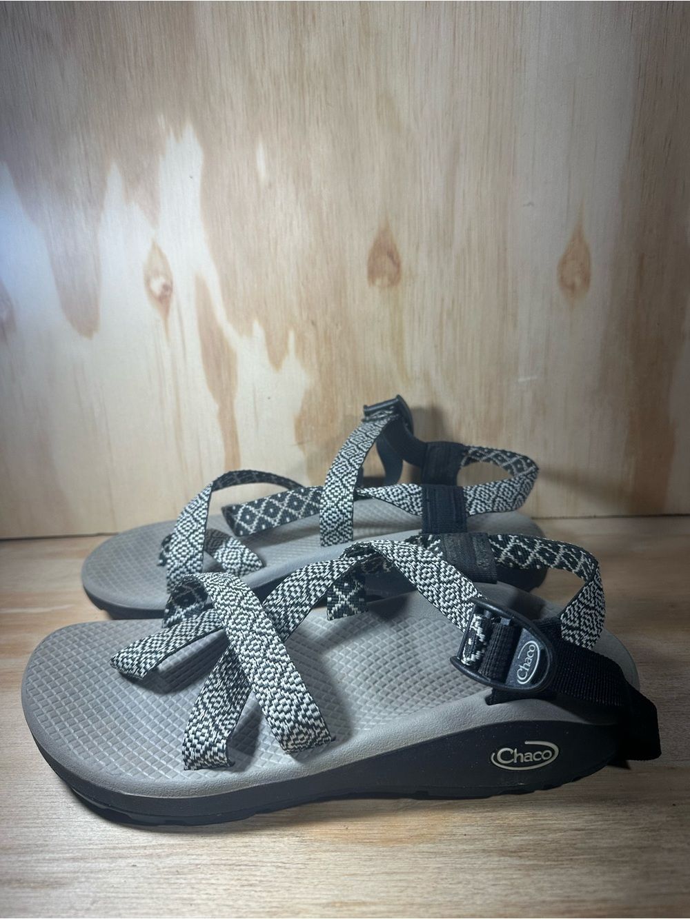Chaco  Black & Gray Patterned Sandals Women’s Size 9